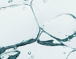 Denne fugtighedsbevarende ingrediens har vandbindende egenskaber, der giver intens fugt uden en tung eller klistret fornemmelse