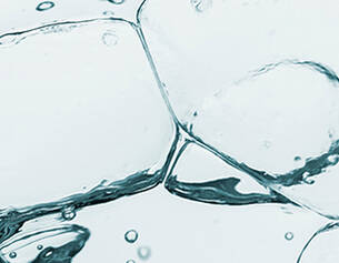 Denne fugtighedsbevarende ingrediens har vandbindende egenskaber, der giver intens fugt uden en tung eller klistret fornemmelse