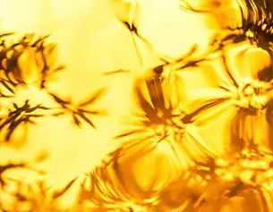 En blanding af kraftfulde peptider hjaelper med at reducere synligheden af fine linjer samt forbedre synligt hudens spaenstighed