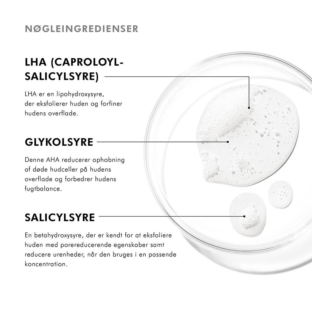 Kvinde holder Blemish + Age Cleanser